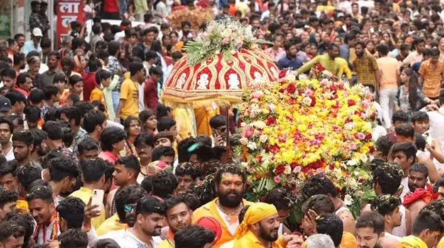 बाबा महाकाल की सवारी में जनजातीय वर्ग के प्रतिनिधि भी हुए शामिल