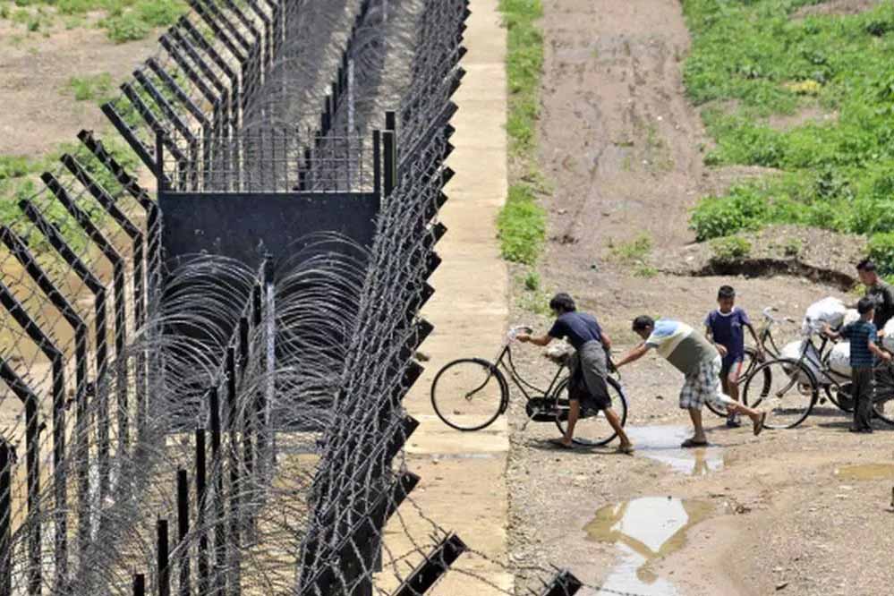 मणिपुर में घुसपैठियों को रोकने के लिए लिया सरकार की ओर से लिया यह फैसला, बॉर्डर पर बाड़ लगाने के काम में आई तेजी