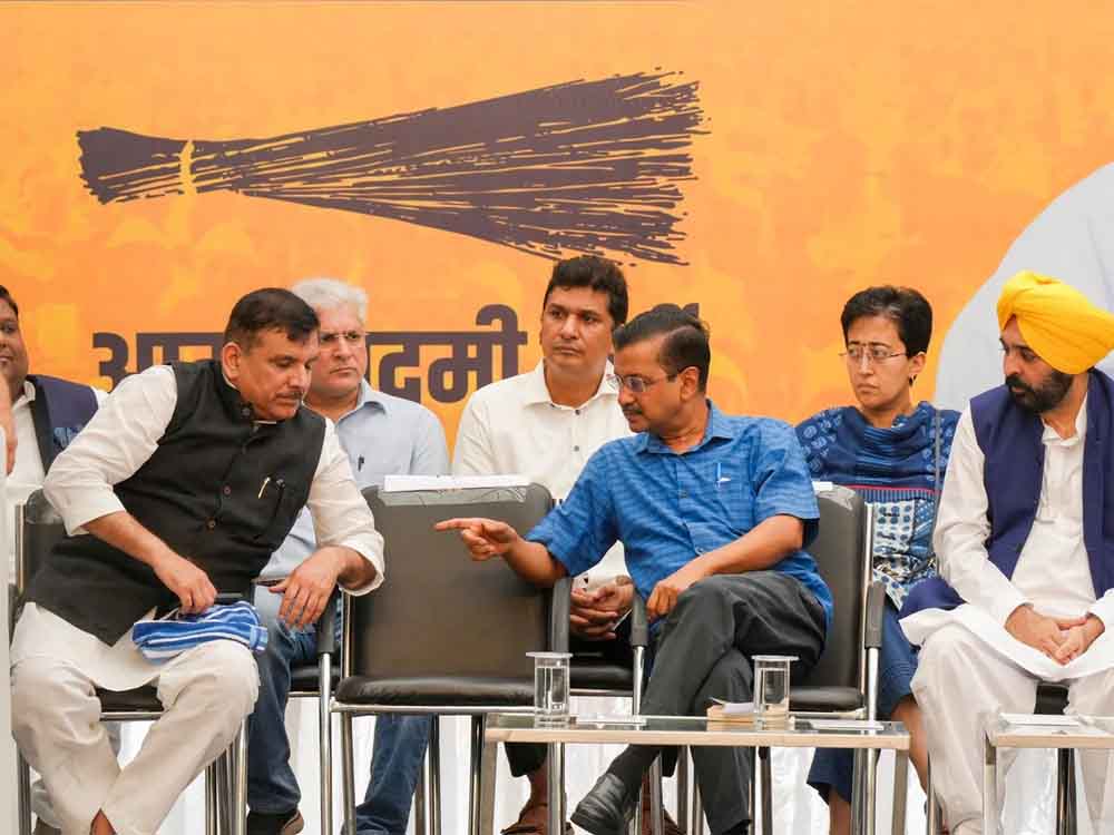 दिल्ली में हो सकता है जल्दी चुनाव, केजरीवाल ने किया मुख्यमंत्री पद से इस्तीफे का ऐलान?