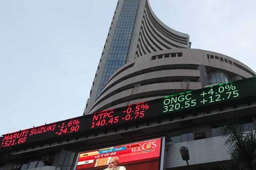 लाल हुआ शेयर बाजार, Sensex 900 अंक टूटा, Nifty ने लगाया गोता