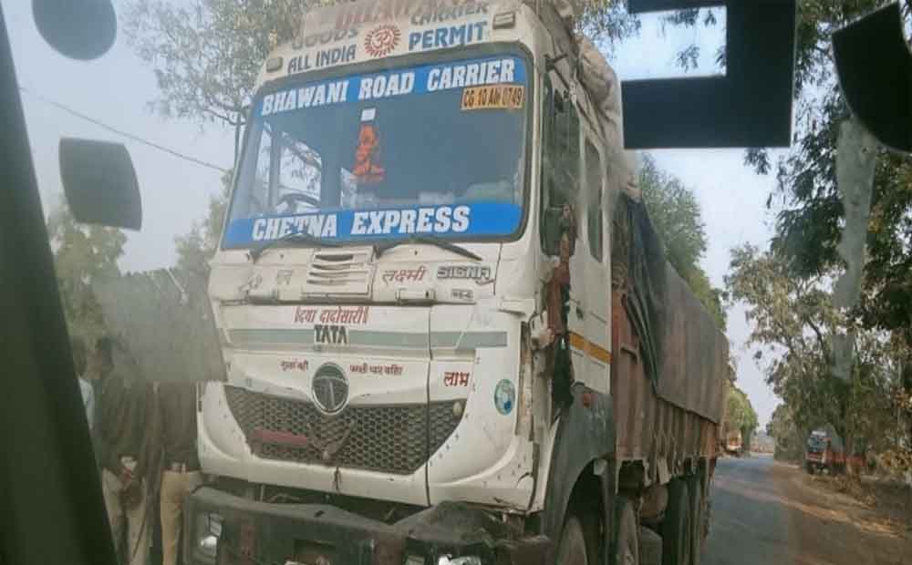 एक की मौत और दो गंभीर, छत्तीसगढ़-जांजगीर चांपा में तीन महिलाओं को कंटेनर ने मारी टक्कर