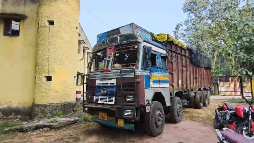 राजस्व विभाग की कार्रवाई से मचा हड़कंप, छत्तीसगढ़-बलरामपुर में अवैध कोयला परिवहन करते ट्रक जब्त