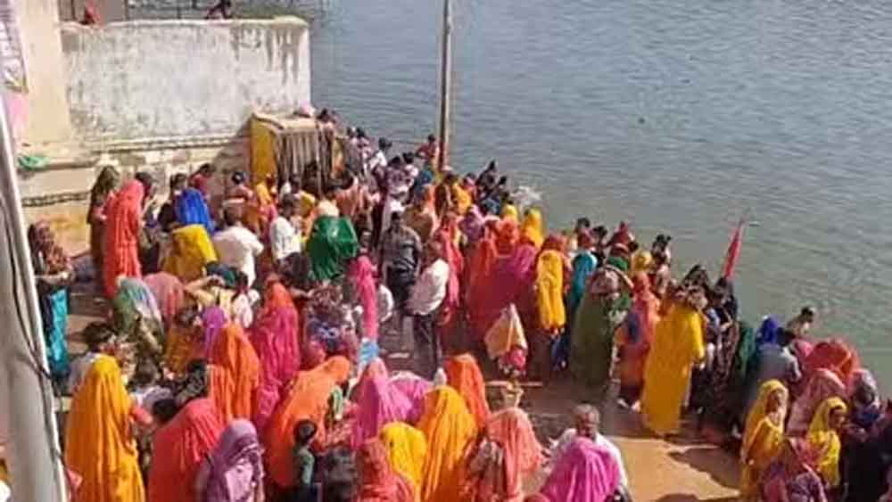 पुष्कर सरोवर में डुबकी लगाने पहुंचे लाखों श्रद्धालु, राजस्थान-अजमेर में कार्तिक पंचतीर्थ स्नान शुरू