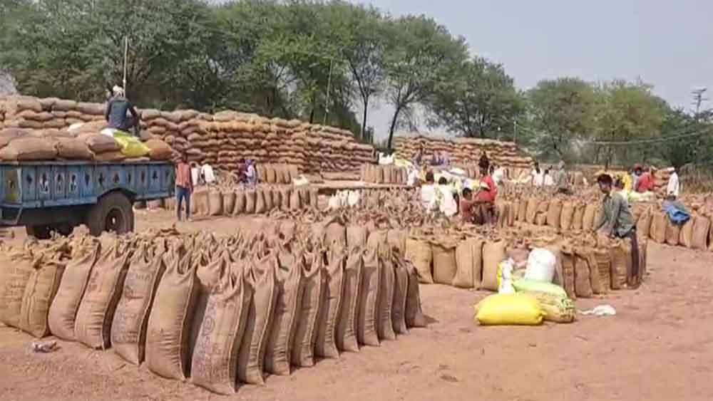 समिति प्रबंधक ने उठाव में देरी को बताया मुख्य वजह, छत्तीसगढ़-सूरजपुर के केंद्र में आज से बंद होगी धान खरीदी