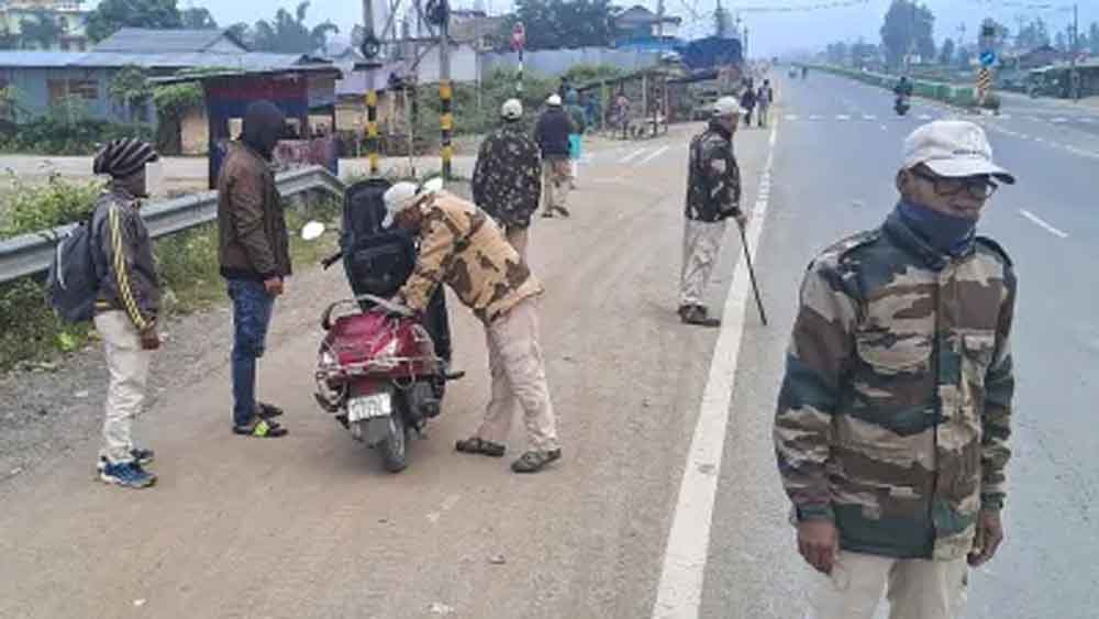 असम में 15 करोड़ की ड्रग्स के साथ दो युवक गिरफ्तार, मणिपुर में बिना परमिट रह रहे चार मजदूर पकड़े