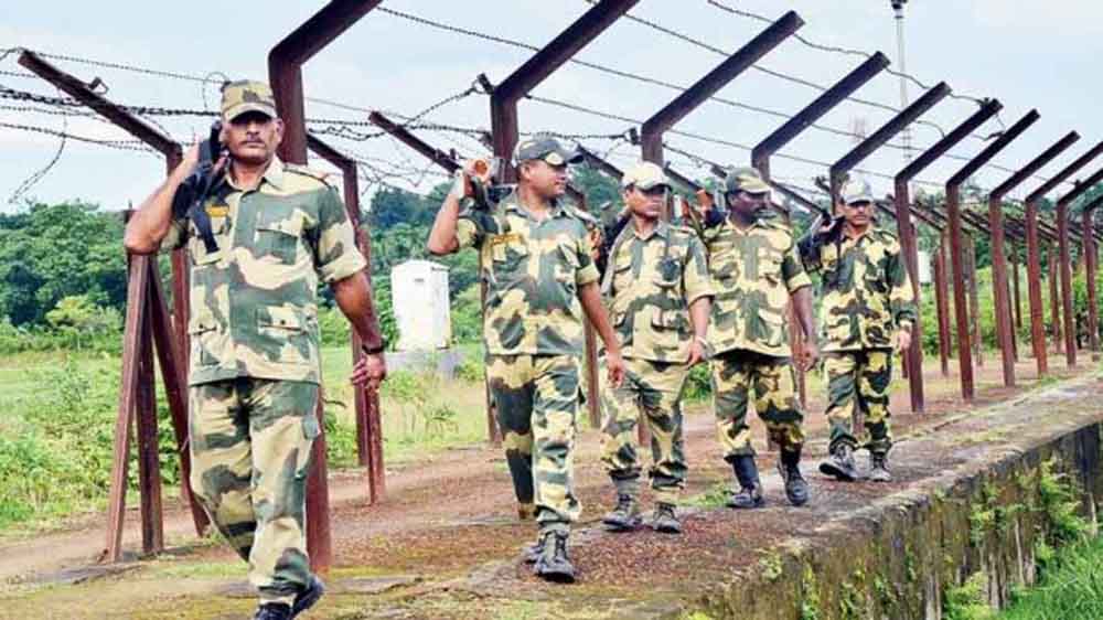 पीएम मोदी समेत तमाम नेताओं ने दी शुभकामनाएं, सीमा सुरक्षा बल (बीएसएफ) का मन रहा स्थापना दिवस