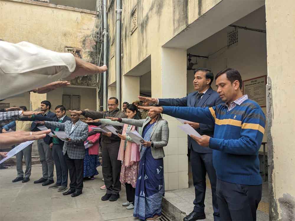 सुशासन सप्ताह में हुए कार्यक्रम, राजस्थान-कलक्ट्रेट में अधिकारियों और कर्मचारियों ने ली शपथ