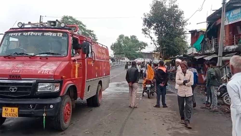 इंदौर-भोपाल रोड पर तेज रफ्तार ट्राले की टक्कर से बाइक सवार चचेरे भाइयों की मौत