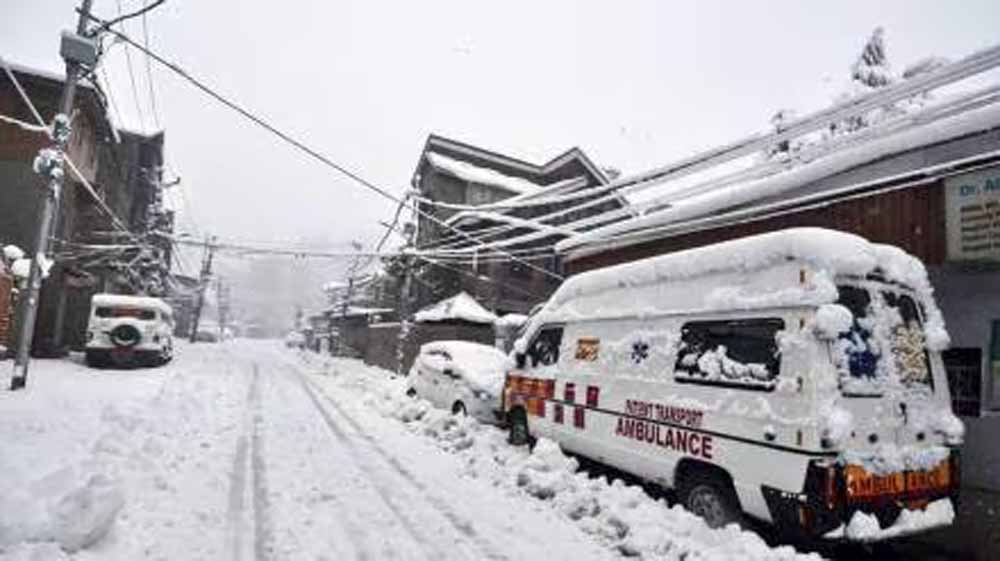 कश्मीर में खराब मौसम के मद्देनजर, कल से होने वाली सभी परीक्षाएं स्थगित कर दी, नई तारीखों की घोषणा अलग से की जाएगी