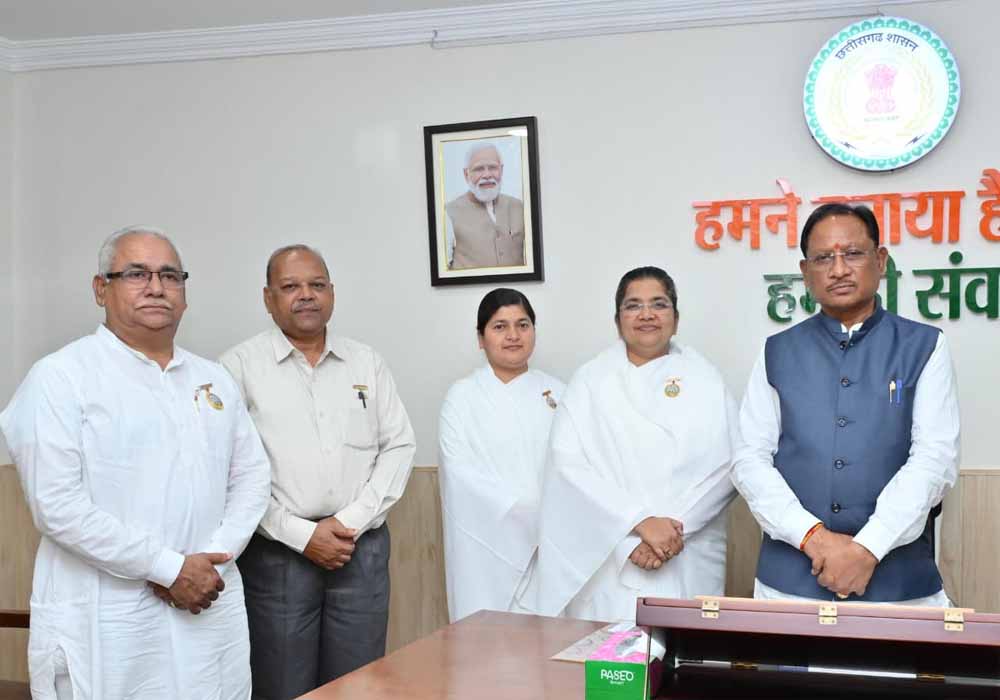 मुख्यमंत्री से ब्रह्माकुमारी ईश्वरीय विश्वविद्यालय प्रतिनिधि मण्डल की सौजन्य भेंट