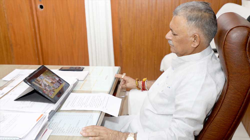 परमार का वक्तव्य: चरित्र निर्माण के लिए नहीं है कोई ऐप, शिक्षक ही होते हैं रोल मॉडल