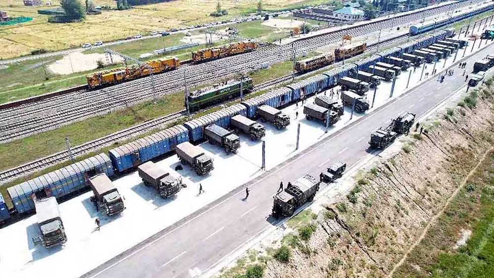 सेना की मालगाड़ी पहुंची कश्मीर, अब घाटी के सेब सीधा देशभर में पहुंचेंगे
