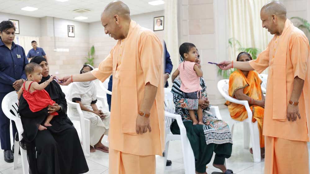 सीएम योगी ने सुनीं समस्यायें और समाधान के लिए किया आश्वस्त