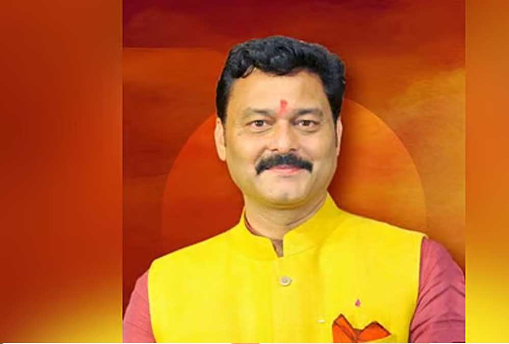 संजय पाठक की संदिग्ध डील: कर्मचारी के नाम पर बनाई कंपनी से खरीदी गई सहारा की कीमती ज़मीन