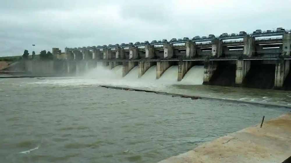 भारी वर्षा के कारण गंगरेल बांध में जलस्तर वृद्धि, तटीय गांवों में सतर्कता जरूरी