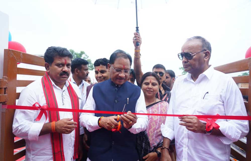 मुख्यमंत्री ने धमतरी के करेली बड़ी से 51 महतारी सदनों का किया लोकार्पण