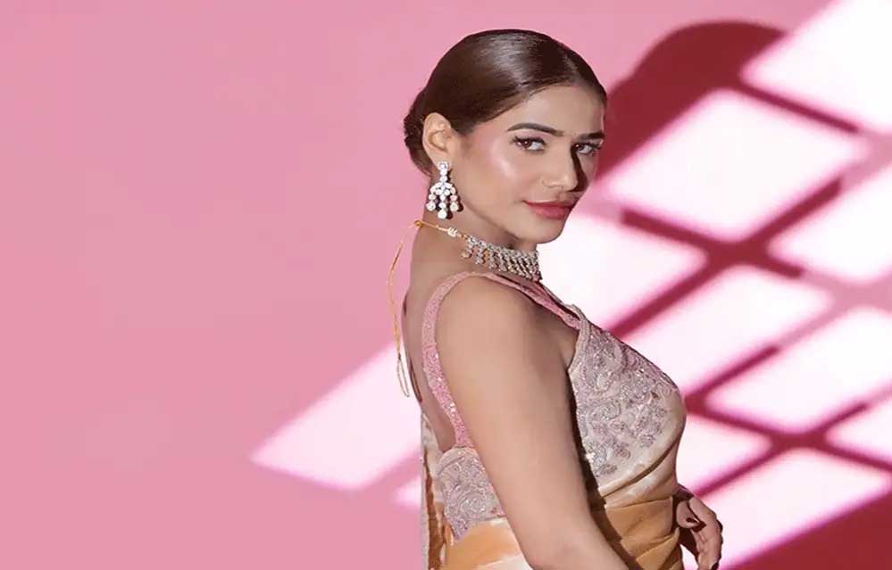 रामलीला विवाद: मंदोदरी की भूमिका अब नहीं निभाएंगी पूनम पांडे, लवकुश कमेटी का बड़ा फैसला