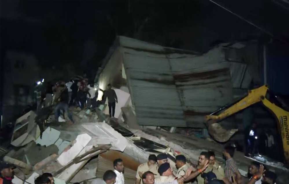 इंदौर हादसा: 3 मंजिला इमारत गिरी, दो की मौत, 12 घायल — चार की हालत गंभीर