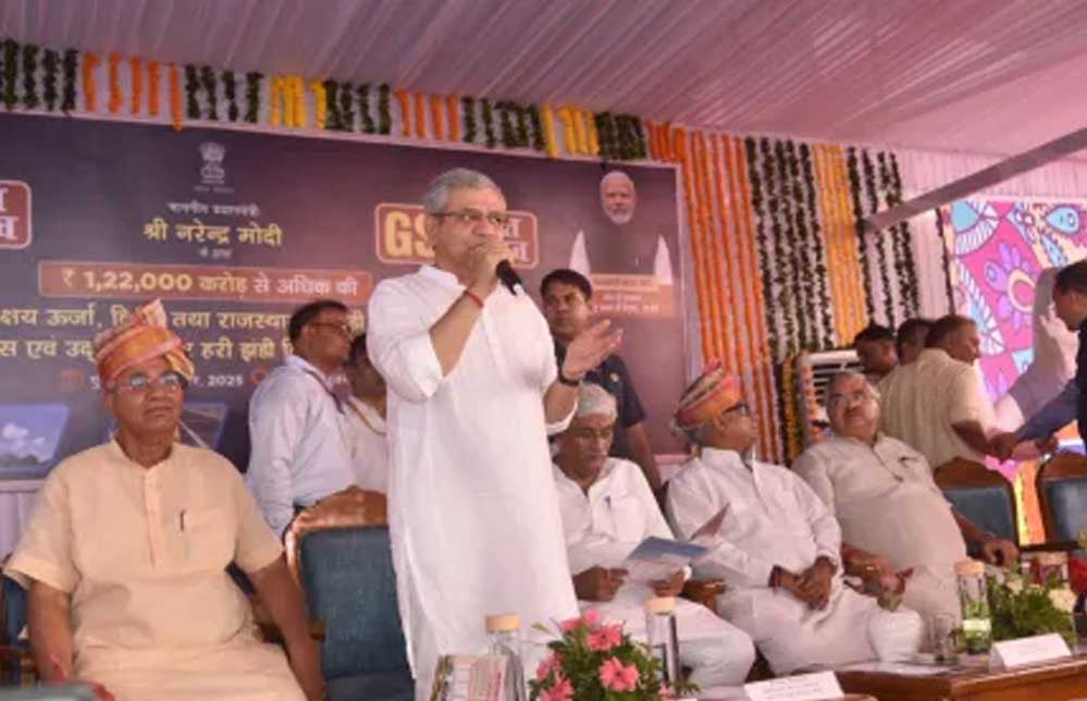 तेज रफ्तार वंदे भारत ट्रेन ने जोधपुर से दिल्ली की यात्रा शुरू की, रेलमंत्री ने किया झंडी दिखाकर रवाना