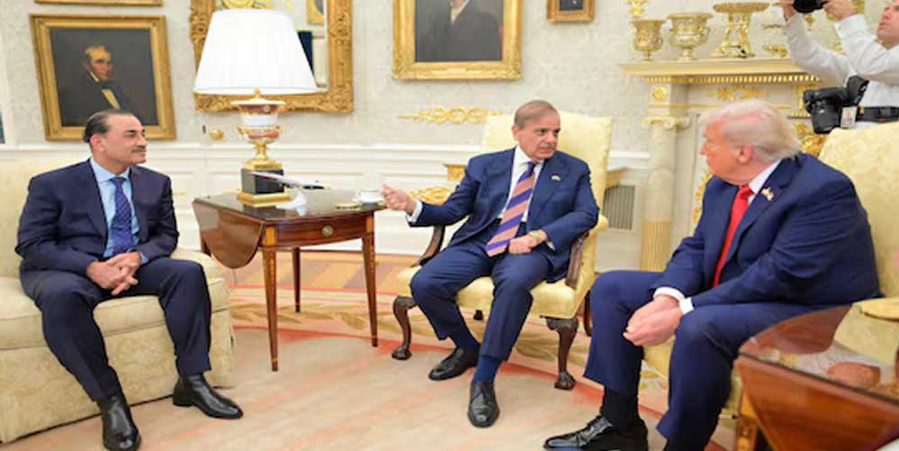 अमेरिका दौरा या अपमान? व्हाइट हाउस गेट पर खड़े रह गए शहबाज और मुनीर