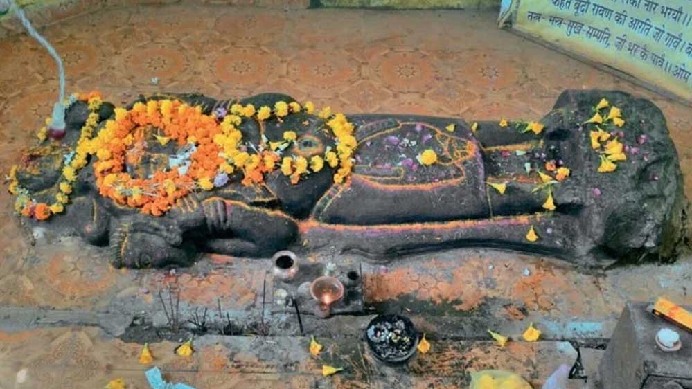 नटेरन में दशहरा उत्सव में रावण पूजा, राम-रावण सेना के बीच रंगारंग पत्थर युद्ध