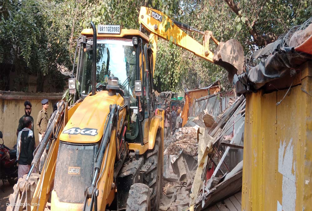 बरेली बवाल पर कड़ा एक्शन, प्रशासन ने दर्जनों दुकानों और कार्यालयों पर लगाया सील, बुलडोजर ऑपरेशन संभव