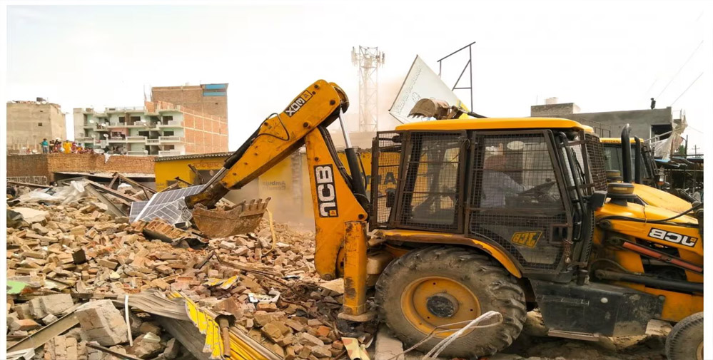 साबरमती के किनारे बुलडोजर की गूंज, गुजरात में 700 से ज्यादा ढांचे किए ध्वस्त