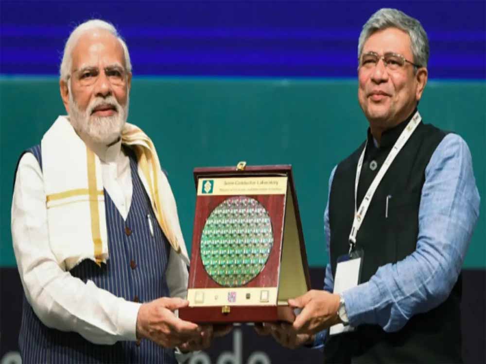 अश्विनी वैष्णव बोले – प्रधानमंत्री मोदी पूरी तरह देश सेवा में समर्पित