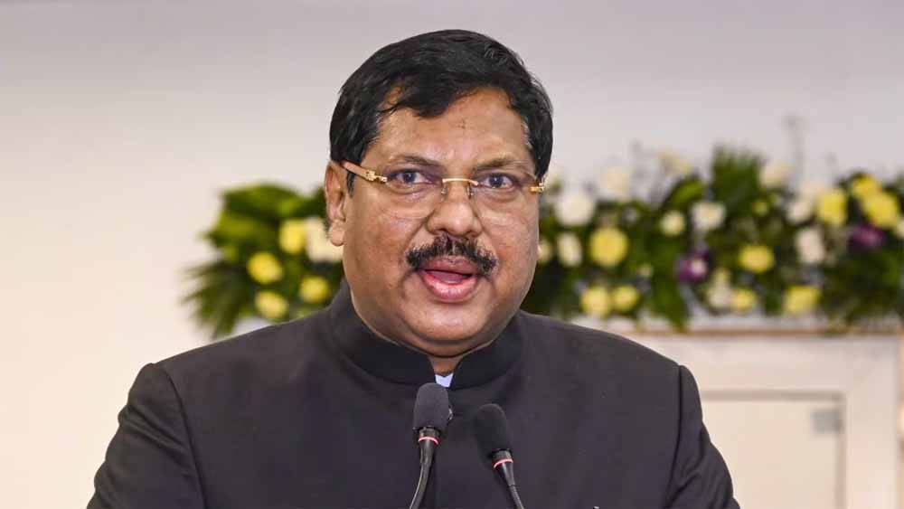 CJI बीआर गवई विवादित टिप्पणी पर बोले साफ-साफ, VHP ने कहा– संयम बनाए रखें