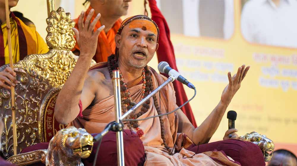 स्वामी रामभद्राचार्य पर भी टिप्पणी, अब शंकराचार्य अविमुक्तेश्वरानंद कानूनी मुश्किल में