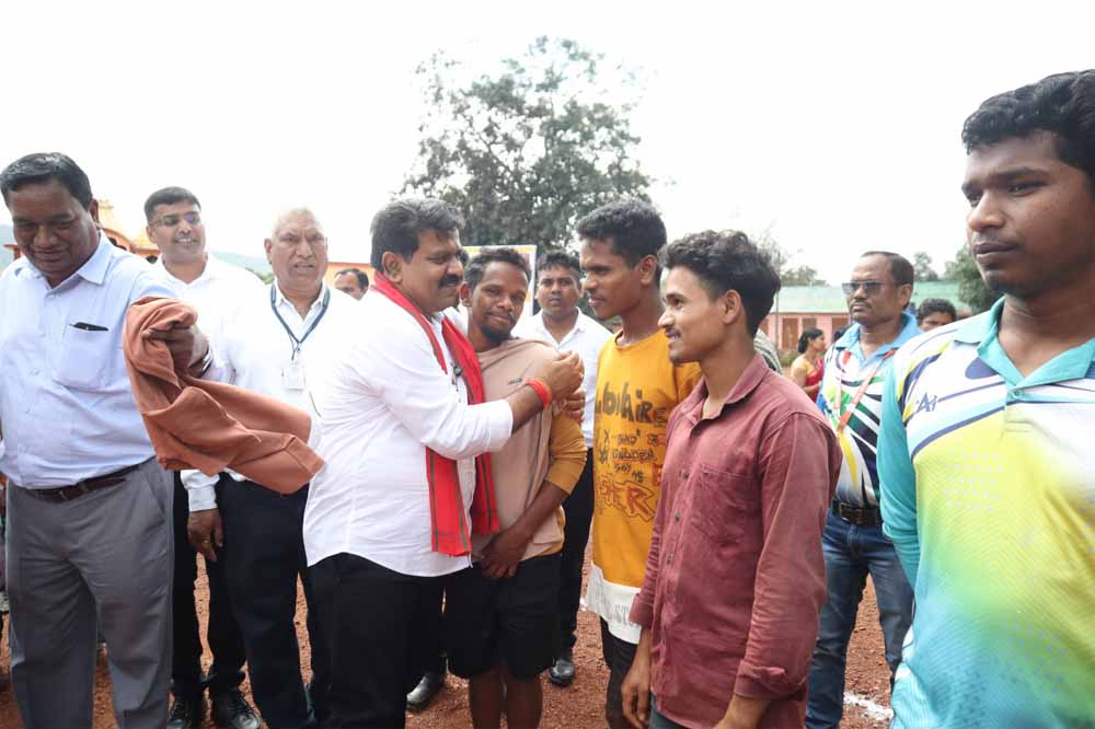 उप मुख्यमंत्री शर्मा के हाथों सुदूर वनांचल में बस्तर ओलंपिक 2025 का प्रारंभ