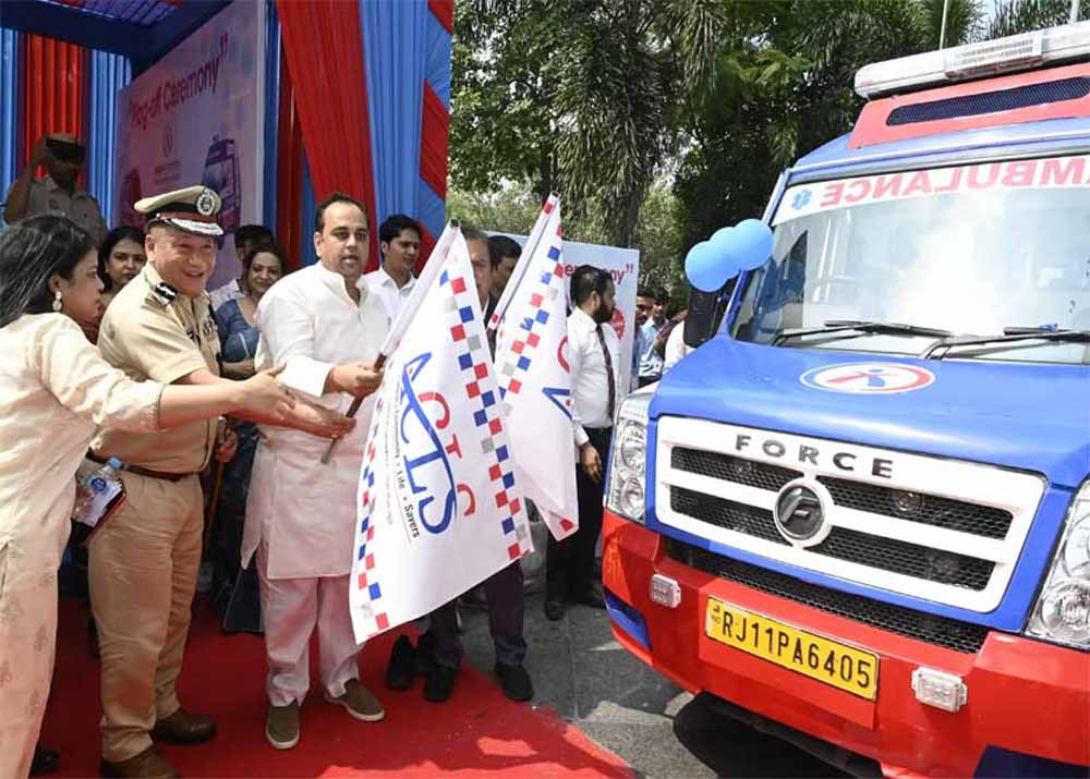 स्वास्थ्य मंत्री डॉ. पंकज कुमार सिंह ने किया दिल्ली में मुफ्त एम्बुलेंस सेवा का शुभारंभ