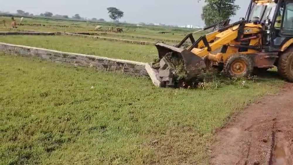 अवैध प्लॉटिंग पर सख्त कार्रवाई, प्रशासन ने 10 एकड़ जमीन वापस दिलाई