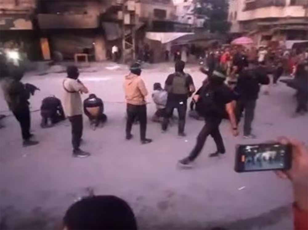 गाज़ा हिंसा का भयावह दृश्य: 8 लोगों को घुटनों पर बिठाकर मारे जाने की रिपोर्ट