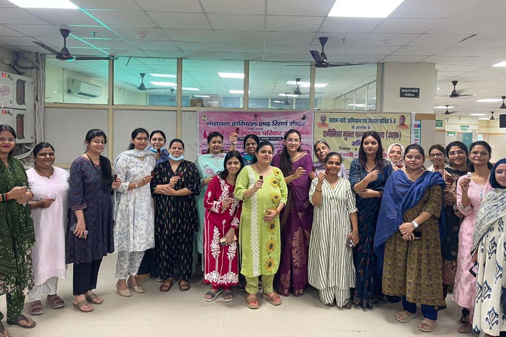 लाल गोली बनी सेहत की डोरी, एक दिन में 9.04 लाख महिलाओं और बच्चियों ने खाई आयरन की गोली