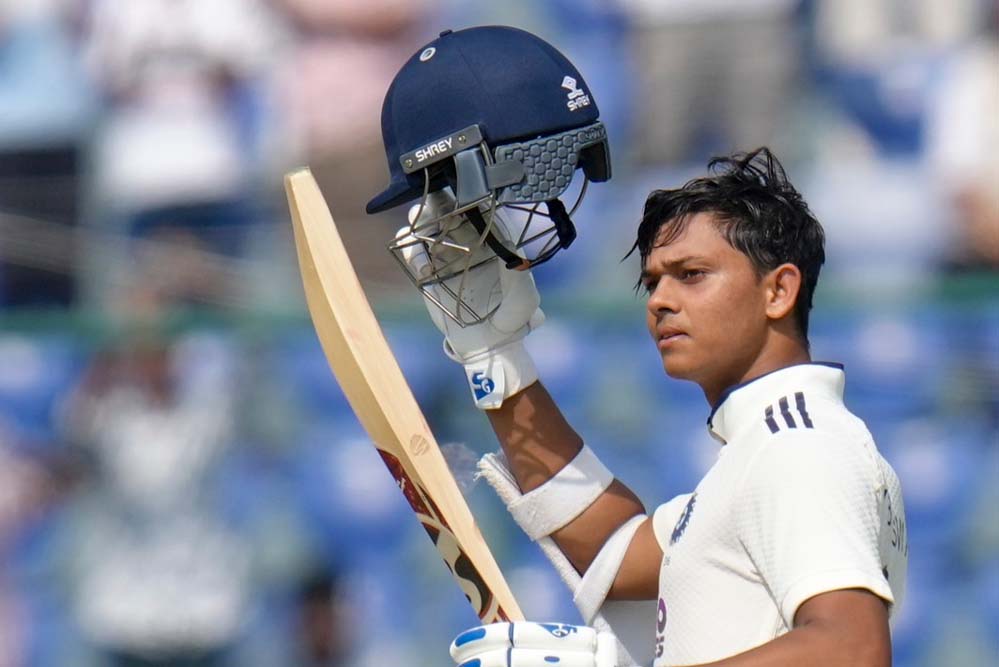 दिल्ली में भारतीय बल्लेबाजों का जलवा: जायसवाल की बड़ी पारी, गिल की लगातार फिफ्टी