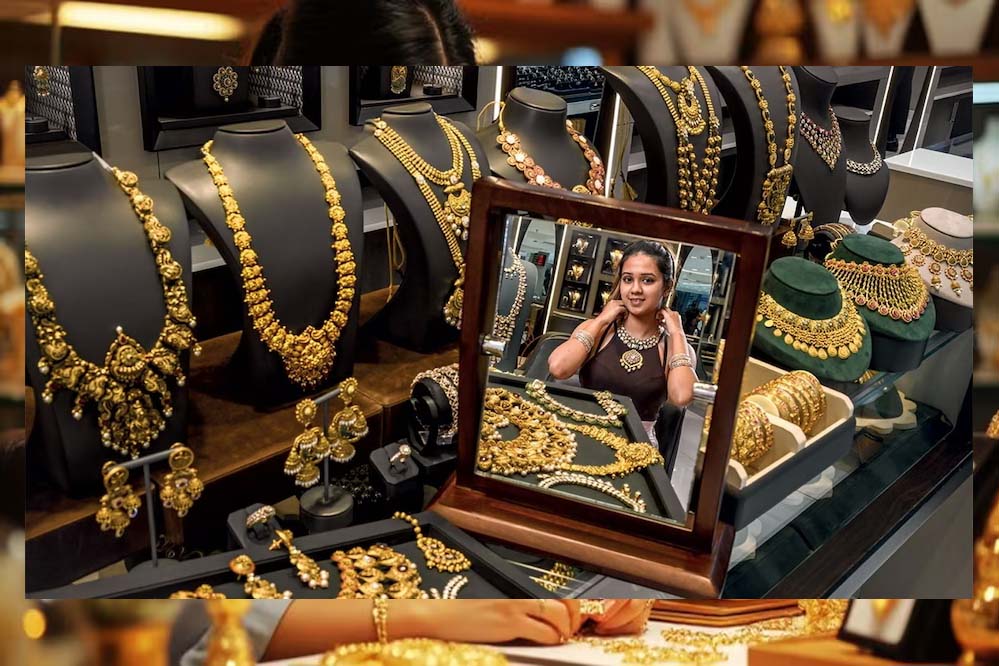 सोने की कीमतों में उछाल, धनतेरस पर 10 ग्राम सोना होगा ₹1.30 लाख, निवेशकों के लिए बड़ी खबर