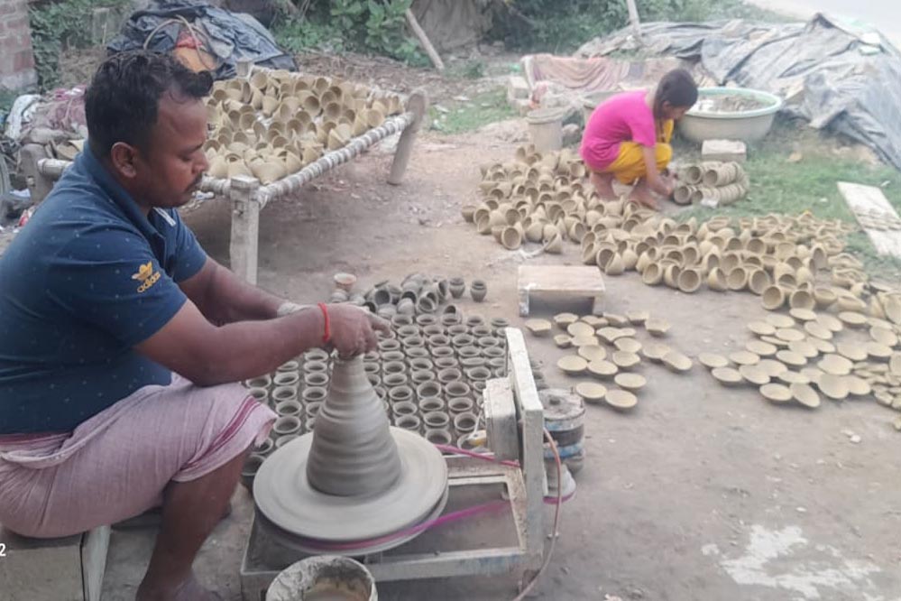 2017 के बाद बदला हाल : कभी हजारों में कमाने वाले अब दीपोत्सव में कमा रहे लाखों