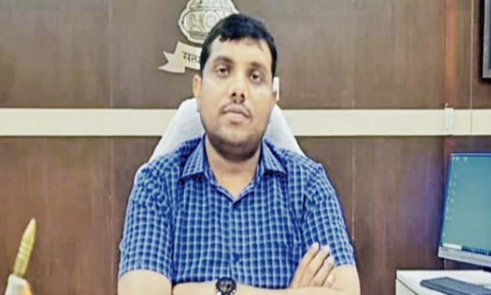 मतदाता सूची अपग्रेड में लापरवाही बरतने वाले चार बीएलओ को भोपाल कलेक्टर ने किया निलंबित