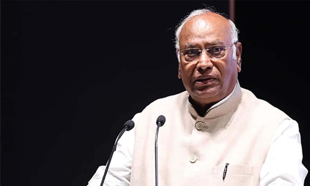 कांग्रेस अध्यक्ष खड़गे को स्वास्थ्य समस्या के चलते अस्पताल में भर्ती कराया गया