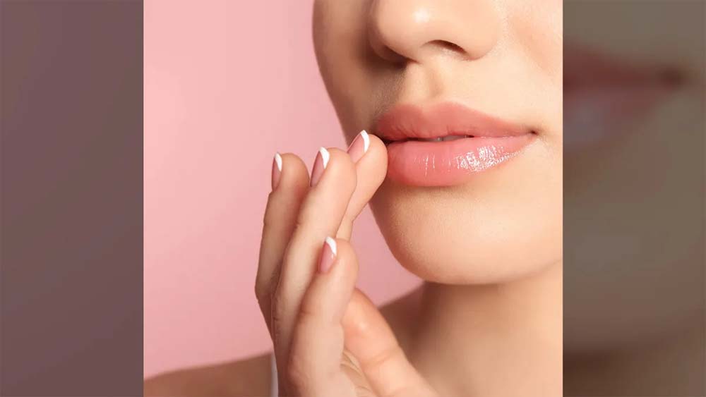 नेचुरल तरीके से होंठों को बनाएं गुलाबी – पाएं स्मूथ और हाइड्रेटेड लिप्स