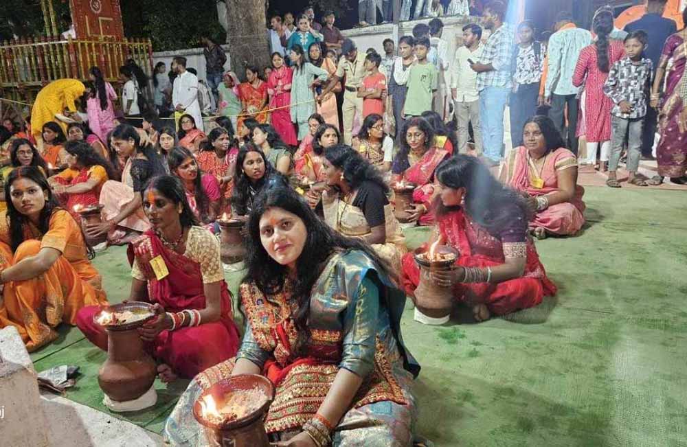 रियासत काल की परंपरा: देर रात 901 ज्योति कलशों का विसर्जन, रेल ट्रैक पर रुक गई ट्रेनें