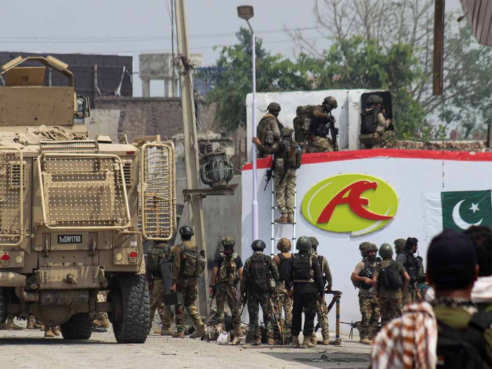 पाकिस्तान में बड़ा हमला टला, TTP के तीन खतरनाक आतंकवादी ढेर