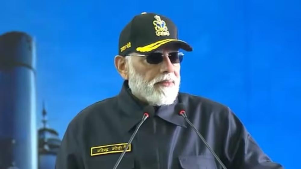 INS विक्रांत की दहाड़ से थर्राया पाकिस्तान, नौसेना संग समंदर में दीवाली मनाने पहुंचे PM मोदी