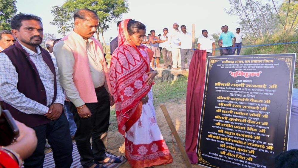 रायपुर में मंत्री श्रीमती लक्ष्मी राजवाड़े ने बैजनाथपुर जलाशय पुनर्निर्माण कार्य का भूमिपूजन कर दी शुभ शुरुआत