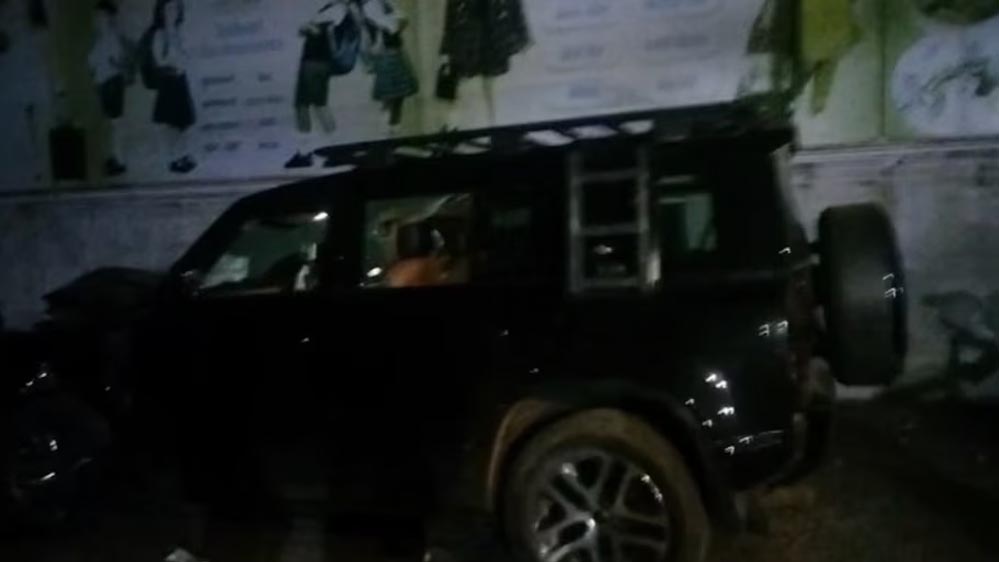 बेमेतरा हादसा: अनियंत्रित डिफेंडर ने पांच वाहनों को मारी टक्कर, तीन की मौके पर मौत