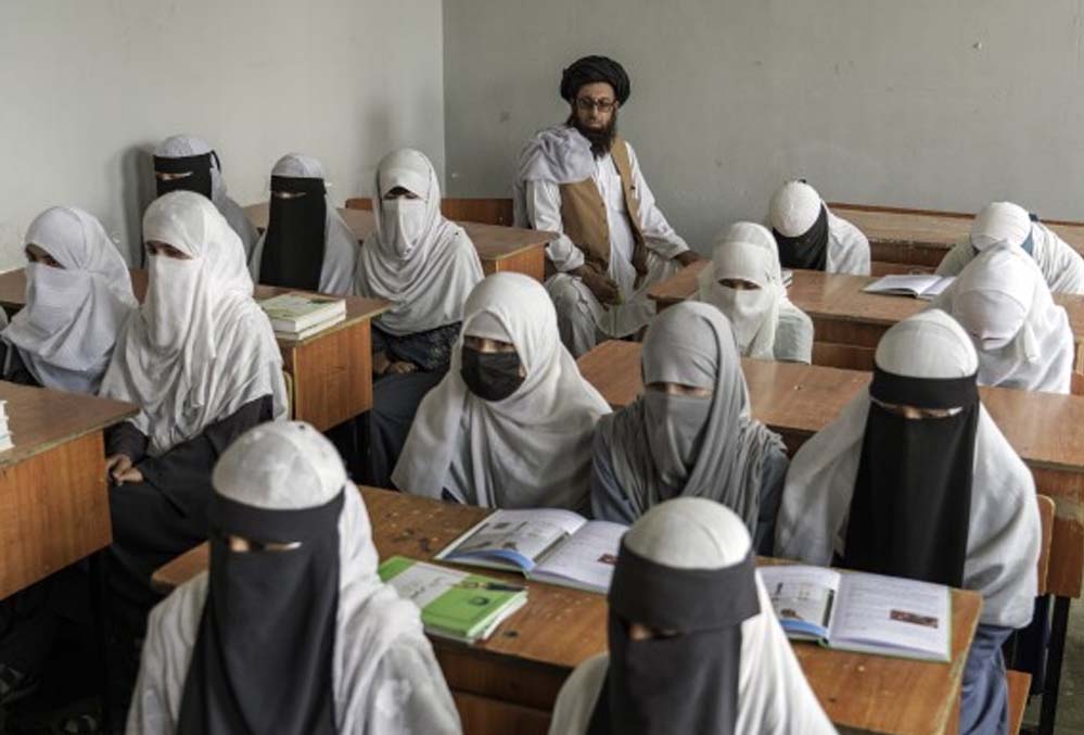तालिबान के नए फरमान: अफगानिस्तान में क्या-क्या हो चुका है बंद? जानिए पूरी लिस्ट