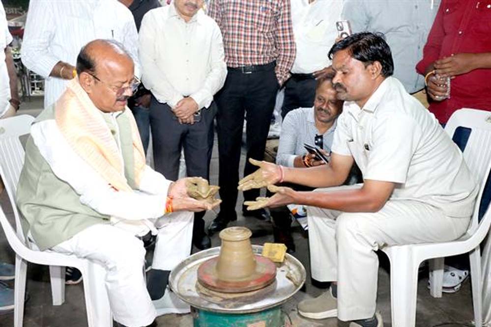 राज्यमंत्री जायसवाल का संदेश – स्वदेशी वस्तुओं को दें प्राथमिकता