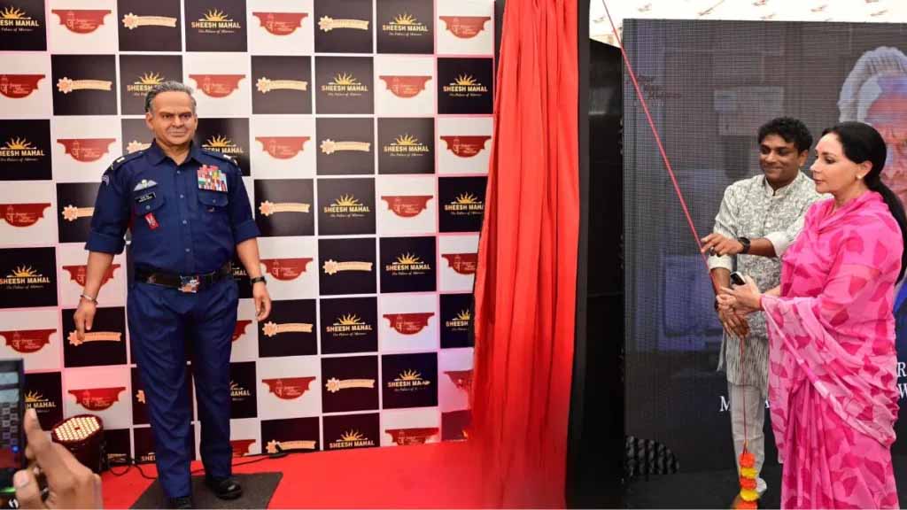 ब्रिगेडियर भवानी सिंह की वैक्स स्टेच्यू का अनावरण, बेटी दीया कुमारी की आंखें नम हुईं