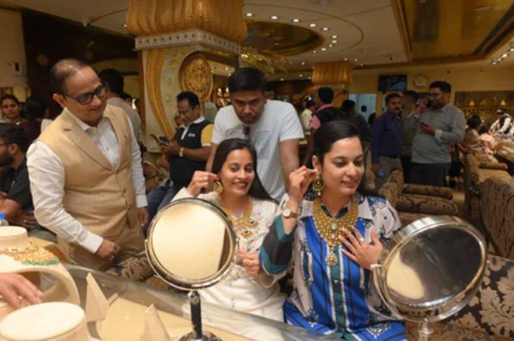 फेस्टिव सीजन में आर्थिक उछाल, हर सेगमेंट में रिकॉर्ड बिक्री